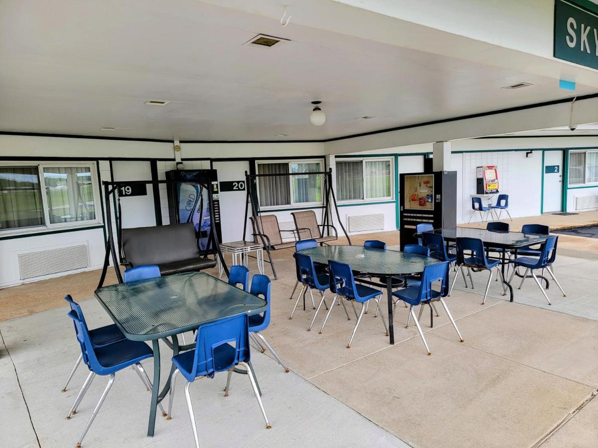 Skyview Motel - Prairie Du Sac Kültér fotó